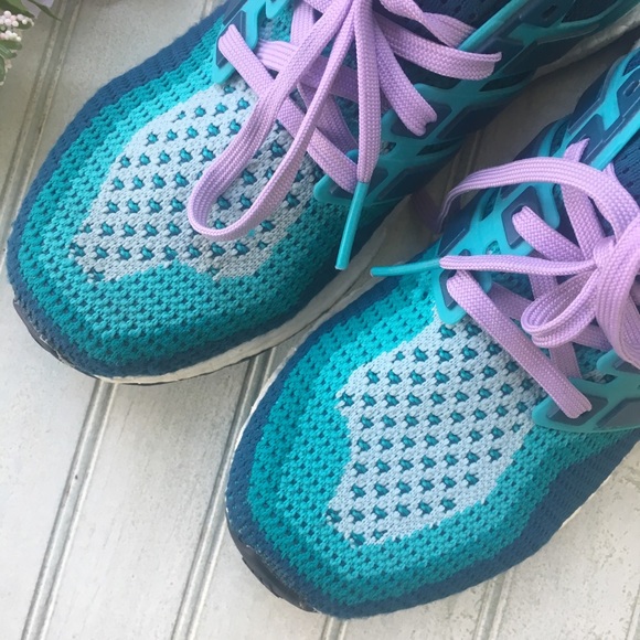 ✖️Sold✖️Adidas Primeknit Ultra boost Athletic Shoe - Picture 3 of 8